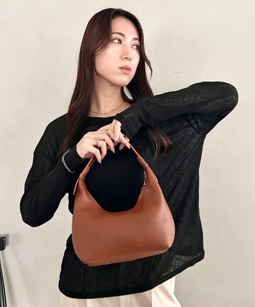 wears(ウェアーズ)の「【8色展開】PUハーフムーンワンハンドバッグ(ハンドバッグ・レディース・イエロー/ライトブルー/グリーン/ベージュ/ブラウン/ダークブラウン/ブラック/ホワイト・FREE)」の15枚目の写真