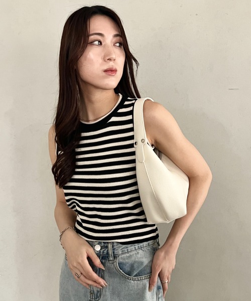 wears(ウェアーズ)の「【8色展開】PUハーフムーンワンハンドバッグ(ハンドバッグ・レディース・イエロー/ライトブルー/グリーン/ベージュ/ブラウン/ダークブラウン/ブラック/ホワイト・FREE)」の10枚目の写真