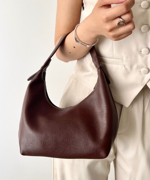 wears(ウェアーズ)の「【8色展開】PUハーフムーンワンハンドバッグ(ハンドバッグ・レディース・イエロー/ライトブルー/グリーン/ベージュ/ブラウン/ダークブラウン/ブラック/ホワイト・FREE)」の13枚目の写真