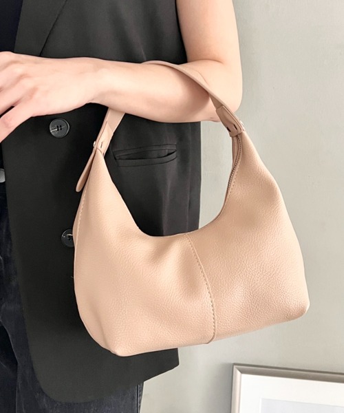 wears(ウェアーズ)の「【8色展開】PUハーフムーンワンハンドバッグ(ハンドバッグ・レディース・イエロー/ライトブルー/グリーン/ベージュ/ブラウン/ダークブラウン/ブラック/ホワイト・FREE)」の16枚目の写真