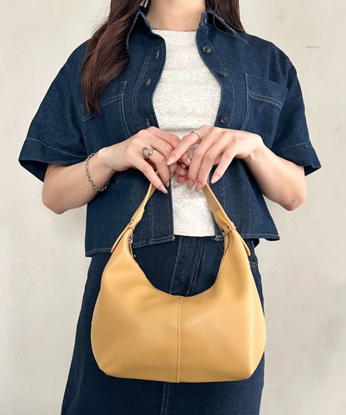 wears(ウェアーズ)の「【8色展開】PUハーフムーンワンハンドバッグ(ハンドバッグ・レディース・イエロー/ライトブルー/グリーン/ベージュ/ブラウン/ダークブラウン/ブラック/ホワイト・FREE)」の22枚目の写真