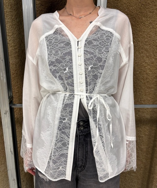 Ameri(アメリ)の「< ZOZOTOWN限定 > SHEER COTTON SILK LACE BLOUSE(Tシャツ/カットソー・レディース・テラコッタ/オフホワイト/ブラック・FREE)」の1枚目の写真