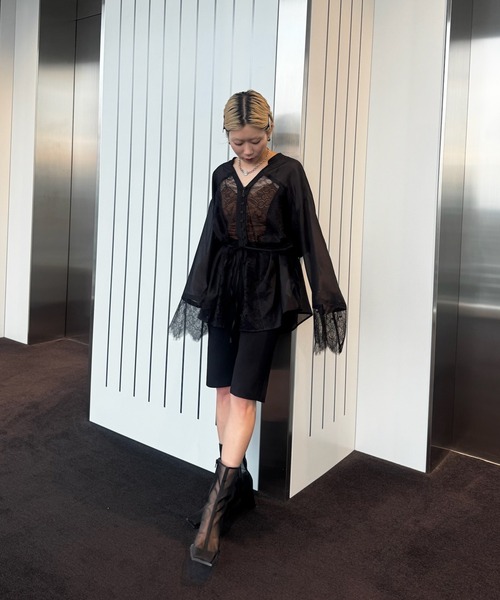 Ameri(アメリ)の「< ZOZOTOWN限定 > SHEER COTTON SILK LACE BLOUSE(Tシャツ/カットソー・レディース・テラコッタ/オフホワイト/ブラック・FREE)」の11枚目の写真