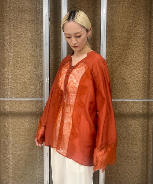 Ameri(アメリ)の「< ZOZOTOWN限定 > SHEER COTTON SILK LACE BLOUSE(Tシャツ/カットソー・レディース・テラコッタ/オフホワイト/ブラック・FREE)」の14枚目の写真