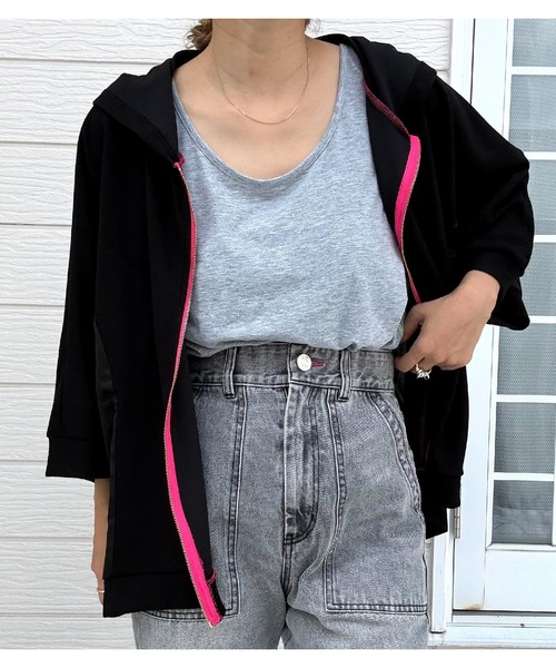 Q(キュー)の「ドルマンパーカー(パーカー・レディース・ブラック/オリーブ・MEDIUM)」の6枚目の写真
