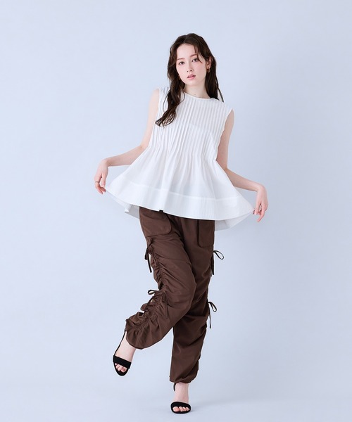 Audie a Muses(オーディアミューズ)の「ピンタックノースリーブブラウス(シャツ/ブラウス・レディース・ネイビー/ブラック/オフホワイト・38/42)」の10枚目の写真