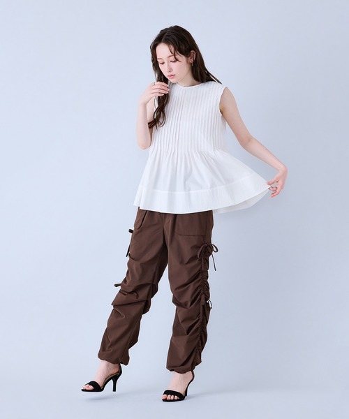 Audie a Muses(オーディアミューズ)の「ピンタックノースリーブブラウス(シャツ/ブラウス・レディース・ネイビー/ブラック/オフホワイト・38/42)」の9枚目の写真