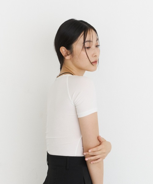 DFFUR.（ディフル）の「ストラップショートTシャツ【カップ付き】（Tシャツ/カットソー・レディース・オフホワイト/ブラック・FREE）」の7枚目の写真