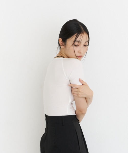 DFFUR.（ディフル）の「ストラップショートTシャツ【カップ付き】（Tシャツ/カットソー・レディース・オフホワイト/ブラック・FREE）」の8枚目の写真