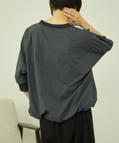 VICKY(ビッキー)の「撥水ナイロンプルオーバー(シャツ/ブラウス・レディース・ネイビー/ブラック/チャコールグレー・M)」の17枚目の写真
