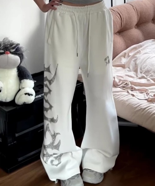 SHEPP（シープ）の「ラインストーン トライバルデザイン ワイドスウェットパンツ ルーズシルエット（スウェットパンツ・レディース・ホワイト/ブラック・M/L）」の16枚目の写真