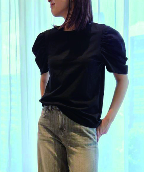 CURRENTAGE(カレンテージ)の「Plemiun Cotton Jersey Gather Sleeve Cut And Sew(Tシャツ/カットソー・レディース・ブラック/ブラウン/ホワイト・1)」の2枚目の写真