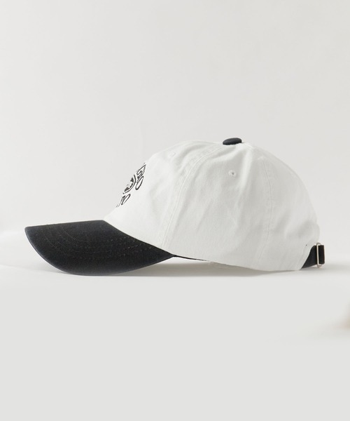 Chick(チック)の「2-Tone College Logo Baseball Cap / 2トーン カレッジロゴ ベースボールキャップ カーブバイザー 配色 バイカラー レディース メンズ 2026年 夏 夏服(キャップ・レディース・ブラック/ベージュ・FREE)」の3枚目の写真