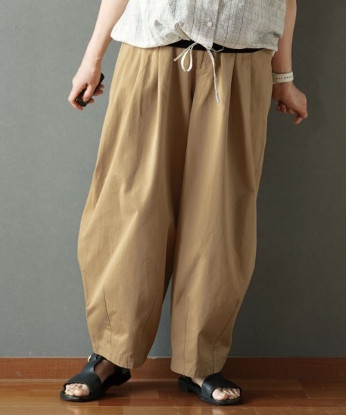 THREE FIFTY STANDARD(スリーフィフティースタンダード)の「THREE FIFTY STANDARD 金子敦子さんと作ったコットン100%のわくわくズボン〈ベージュ〉(その他パンツ・レディース・ベージュ・L/3L)」の1枚目の写真