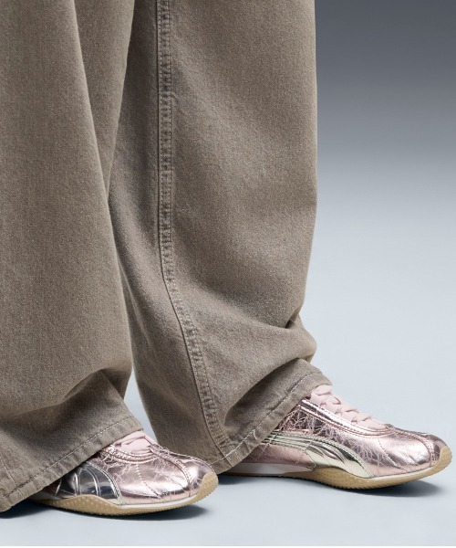 PUMA(プーマ)の「PUMA H-STREET LUSTRE(プーマ Hストリート ラスター ウィメンズ)(スニーカー・レディース・シルバー系/ピンク系・23cm/23.5cm/24cm/24.5cm/25cm)」の2枚目の写真