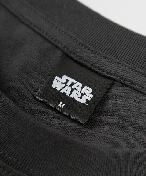 STAR WARS(スターウォーズ)の「【71】【STAR WARS / スター・ウォーズ】ピグメント風加工 クルーネック ロングスリーブ Tシャツ/フロントプリント/バックプリント/袖マルチプリント/ロンT/ユニセックス/レディース/メンズ(Tシャツ/カットソー・メンズ・アイボリー/ブラック系/アイボリー系/ブラック・M/L/XL)」の18枚目の写真