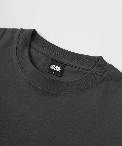 STAR WARS(スターウォーズ)の「【71】【STAR WARS / スター・ウォーズ】ピグメント風加工 クルーネック ロングスリーブ Tシャツ/フロントプリント/バックプリント/袖マルチプリント/ロンT/ユニセックス/レディース/メンズ(Tシャツ/カットソー・メンズ・アイボリー/ブラック系/アイボリー系/ブラック・M/L/XL)」の19枚目の写真