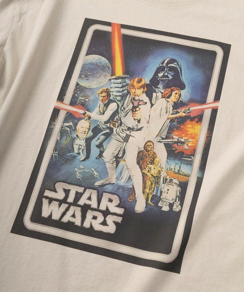 STAR WARS(スターウォーズ)の「【71】【STAR WARS / スター・ウォーズ】ピグメント風加工 クルーネック ロングスリーブ Tシャツ/フロントプリント/バックプリント/袖マルチプリント/ロンT/ユニセックス/レディース/メンズ(Tシャツ/カットソー・メンズ・アイボリー/ブラック系/アイボリー系/ブラック・M/L/XL)」の14枚目の写真