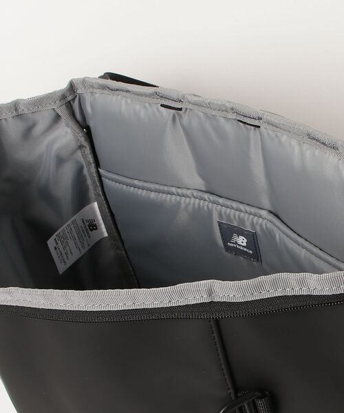 FUNALIVE(ファンアライブ)の「new balance グラデーションロゴ撥水ボックスリュック 32L(バックパック/リュック・メンズ・ブラック/ブラック×パープル・フリー)」の19枚目の写真