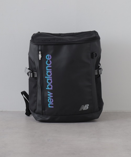 FUNALIVE(ファンアライブ)の「new balance グラデーションロゴ撥水ボックスリュック 32L(バックパック/リュック・メンズ・ブラック/ブラック×パープル・フリー)」の4枚目の写真