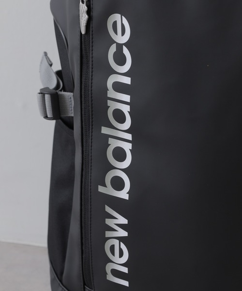 FUNALIVE(ファンアライブ)の「new balance グラデーションロゴ撥水ボックスリュック 32L(バックパック/リュック・メンズ・ブラック/ブラック×パープル・フリー)」の8枚目の写真