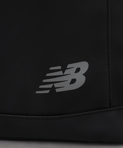 FUNALIVE(ファンアライブ)の「new balance グラデーションロゴ撥水ボックスリュック 32L(バックパック/リュック・メンズ・ブラック/ブラック×パープル・フリー)」の9枚目の写真