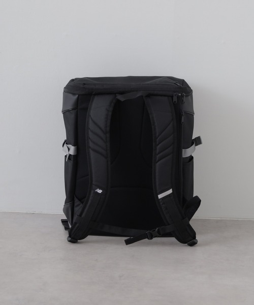 FUNALIVE(ファンアライブ)の「new balance グラデーションロゴ撥水ボックスリュック 32L(バックパック/リュック・メンズ・ブラック/ブラック×パープル・フリー)」の12枚目の写真