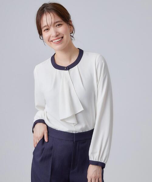 SHOO・LA・RUE(シューラルー)の「【通勤/UV/洗濯後しわになりにくい/S-LL】大人の上品スタイルに ボウタイ風ブラウス(シャツ/ブラウス・レディース・ベージュ/オフホワイト/ネイビー・02/03/04/01)」の9枚目の写真