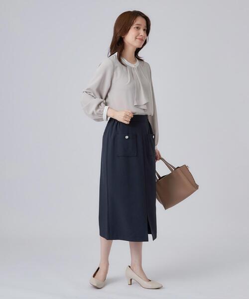 SHOO・LA・RUE(シューラルー)の「【通勤/UV/洗濯後しわになりにくい/S-LL】大人の上品スタイルに ボウタイ風ブラウス(シャツ/ブラウス・レディース・ベージュ/オフホワイト/ネイビー・02/03/04/01)」の15枚目の写真