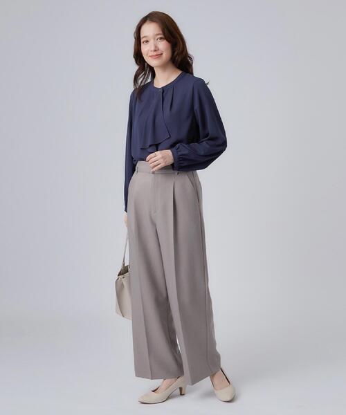 SHOO・LA・RUE(シューラルー)の「【通勤/UV/洗濯後しわになりにくい/S-LL】大人の上品スタイルに ボウタイ風ブラウス(シャツ/ブラウス・レディース・ベージュ/オフホワイト/ネイビー・02/03/04/01)」の19枚目の写真