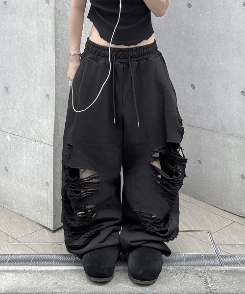 YACA(ヤーカ)の「Over Damage Sweat Pants/オーバーダメージスウェットパンツ【ユニセックス着用可能】(スウェットパンツ・レディース・グレー/ブラック・FREE)」の1枚目の写真