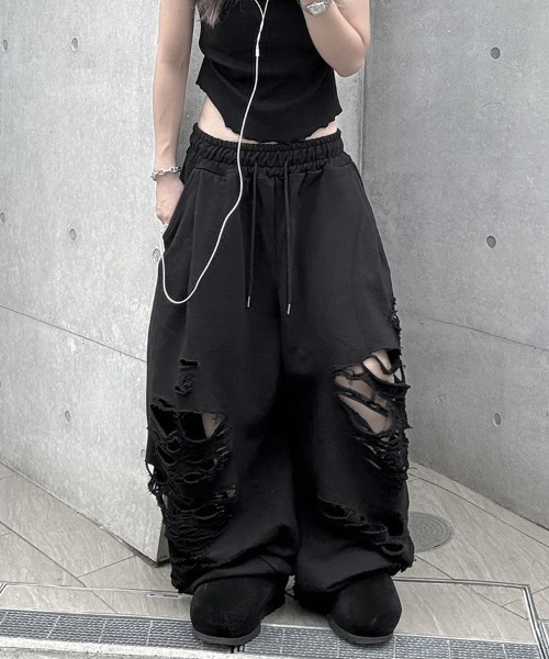 YACA(ヤーカ)の「Over Damage Sweat Pants/オーバーダメージスウェットパンツ【ユニセックス着用可能】(スウェットパンツ・レディース・グレー/ブラック・FREE)」の8枚目の写真