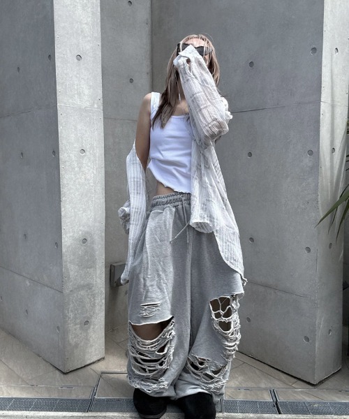 YACA(ヤーカ)の「Over Damage Sweat Pants/オーバーダメージスウェットパンツ【ユニセックス着用可能】(スウェットパンツ・レディース・グレー/ブラック・FREE)」の11枚目の写真