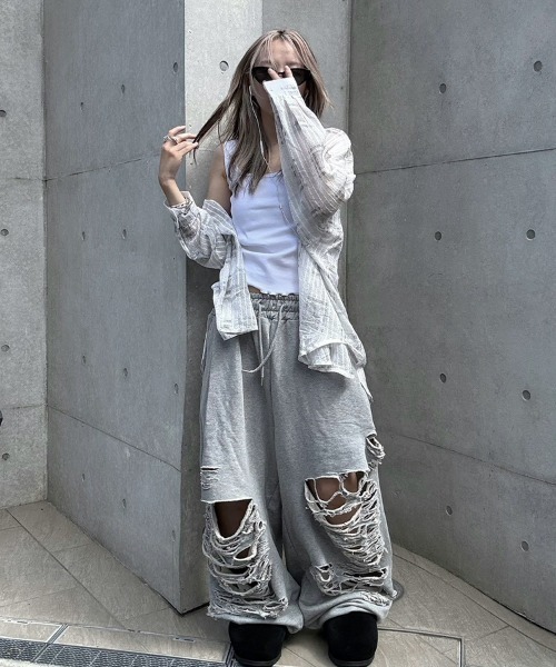 YACA(ヤーカ)の「Over Damage Sweat Pants/オーバーダメージスウェットパンツ【ユニセックス着用可能】(スウェットパンツ・レディース・グレー/ブラック・FREE)」の12枚目の写真