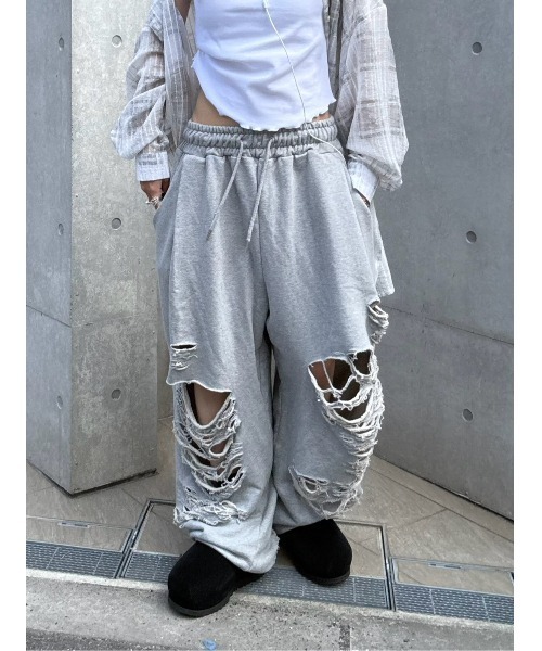 YACA(ヤーカ)の「Over Damage Sweat Pants/オーバーダメージスウェットパンツ【ユニセックス着用可能】(スウェットパンツ・レディース・グレー/ブラック・FREE)」の17枚目の写真