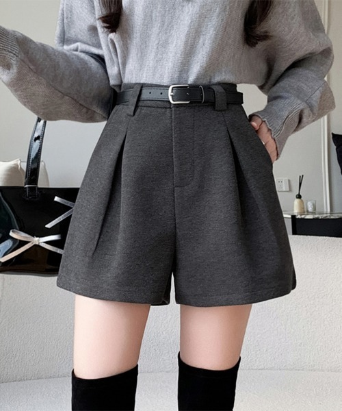 ONEP STAR(ワンピスター)の「フロントタックハイウエストショートパンツ(その他パンツ・レディース・グレー/ブラック・LARGE/X-LARGE/MEDIUM)」の1枚目の写真
