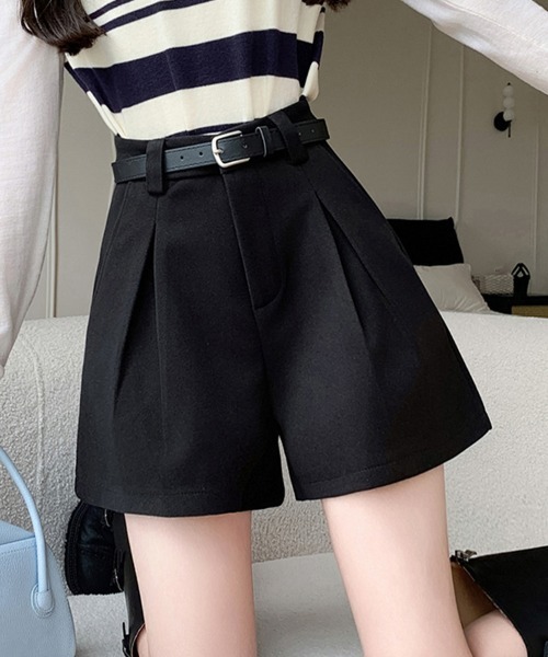 ONEP STAR(ワンピスター)の「フロントタックハイウエストショートパンツ(その他パンツ・レディース・グレー/ブラック・LARGE/X-LARGE/MEDIUM)」の2枚目の写真