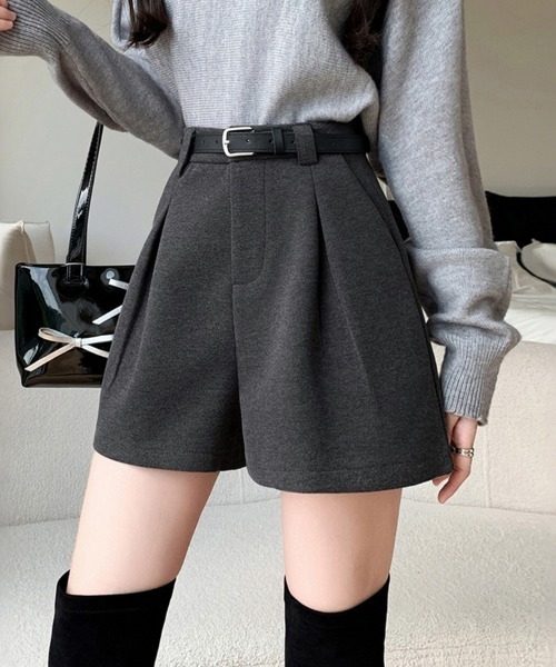 ONEP STAR(ワンピスター)の「フロントタックハイウエストショートパンツ(その他パンツ・レディース・グレー/ブラック・LARGE/X-LARGE/MEDIUM)」の3枚目の写真