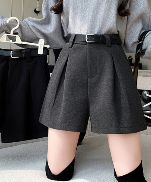 ONEP STAR(ワンピスター)の「フロントタックハイウエストショートパンツ(その他パンツ・レディース・グレー/ブラック・LARGE/X-LARGE/MEDIUM)」の4枚目の写真