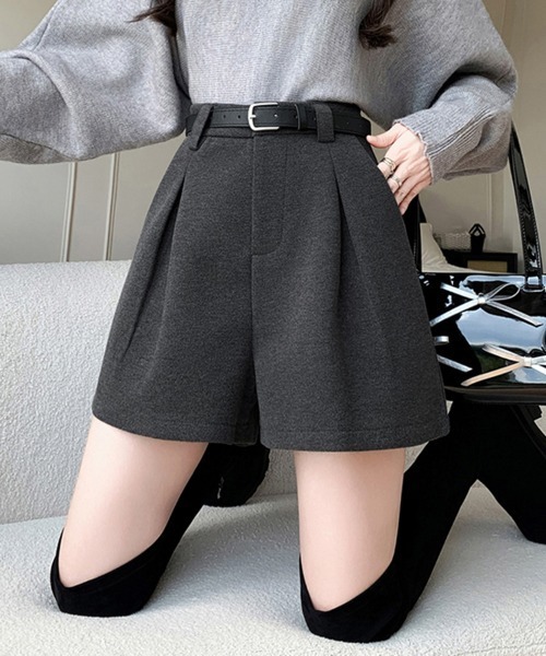ONEP STAR(ワンピスター)の「フロントタックハイウエストショートパンツ(その他パンツ・レディース・グレー/ブラック・LARGE/X-LARGE/MEDIUM)」の5枚目の写真