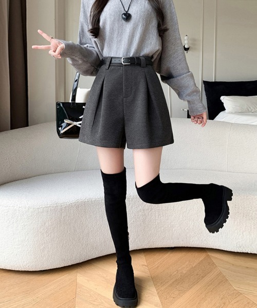 ONEP STAR(ワンピスター)の「フロントタックハイウエストショートパンツ(その他パンツ・レディース・グレー/ブラック・LARGE/X-LARGE/MEDIUM)」の7枚目の写真