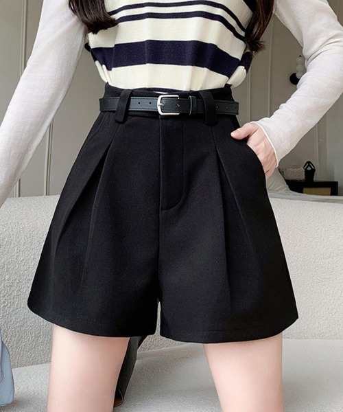 ONEP STAR(ワンピスター)の「フロントタックハイウエストショートパンツ(その他パンツ・レディース・グレー/ブラック・LARGE/X-LARGE/MEDIUM)」の9枚目の写真