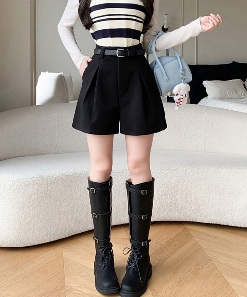 ONEP STAR(ワンピスター)の「フロントタックハイウエストショートパンツ(その他パンツ・レディース・グレー/ブラック・LARGE/X-LARGE/MEDIUM)」の11枚目の写真
