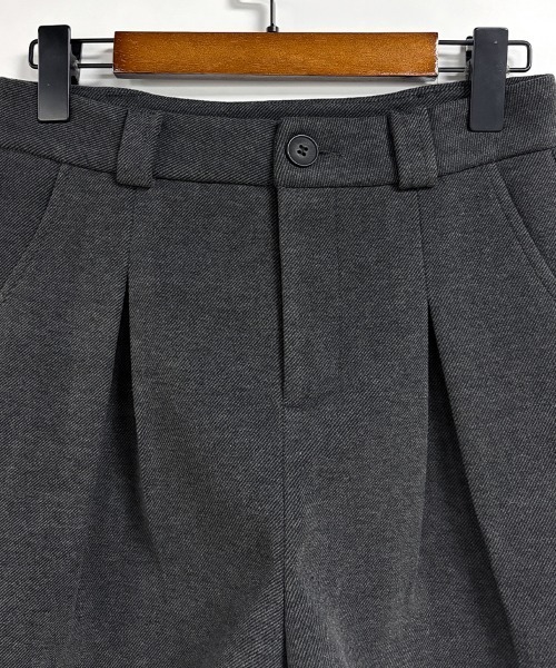 ONEP STAR(ワンピスター)の「フロントタックハイウエストショートパンツ(その他パンツ・レディース・グレー/ブラック・LARGE/X-LARGE/MEDIUM)」の12枚目の写真