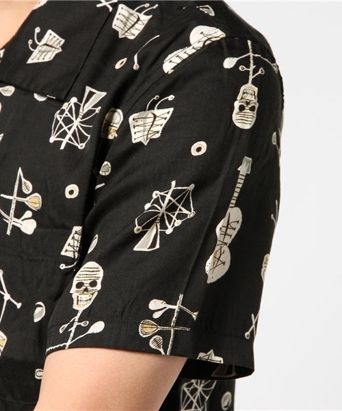 HYSTERIC GLAMOUR（ヒステリックグラマー）の「SKULL BAND総柄 半袖イタリアンカラーSH（シャツ/ブラウス・メンズ・ブラック系その他/ピンク系その他・MEDIUM/LARGE/SMALL）」の6枚目の写真