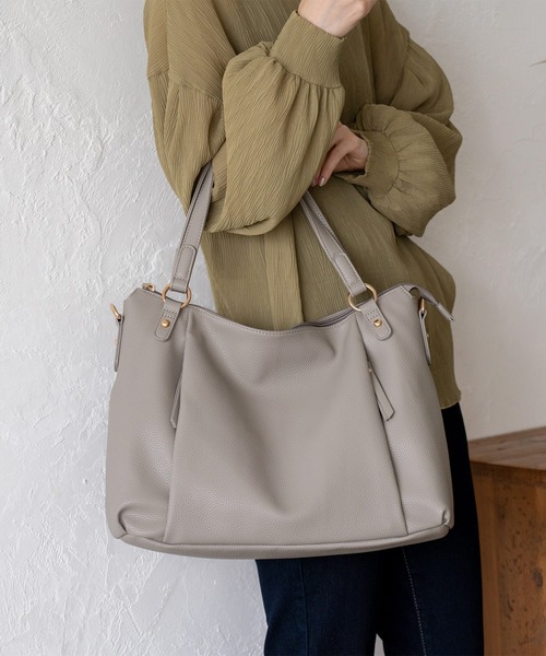 VitaFelice（ヴィータフェリーチェ）の「2wayショルダーバッグ（ショルダーバッグ・レディース・ブラック/ネイビー/グレー/ミント/モカ/ベージュ系その他/ピンクベージュ/ブラウン/ブルーグレー/ベージュ系その他2/オフホワイト/ダークオリーブ/アイボリー/チョコ/パープル系/ライトグレー・FREE）」の4枚目の写真