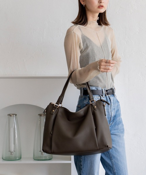 VitaFelice（ヴィータフェリーチェ）の「2wayショルダーバッグ（ショルダーバッグ・レディース・ブラック/ネイビー/グレー/ミント/モカ/ベージュ系その他/ピンクベージュ/ブラウン/ブルーグレー/ベージュ系その他2/オフホワイト/ダークオリーブ/アイボリー/チョコ/パープル系/ライトグレー・FREE）」の19枚目の写真