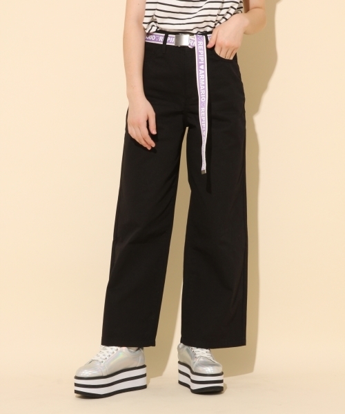 repipi armario（レピピ アルマリオ）の「ベルトツキワイドパンツ（デニムパンツ・キッズ・ブルー/ネイビー/ベージュ/ブラック・MEDIUM/X-SMALL/SMALL/LARGE）」の10枚目の写真