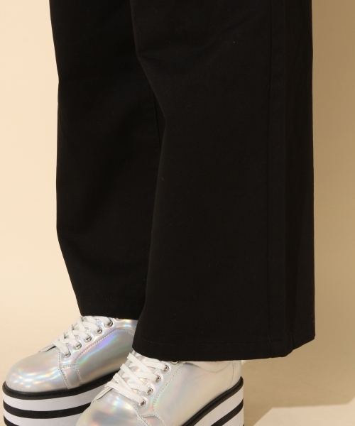 repipi armario（レピピ アルマリオ）の「ベルトツキワイドパンツ（デニムパンツ・キッズ・ブルー/ネイビー/ベージュ/ブラック・MEDIUM/X-SMALL/SMALL/LARGE）」の16枚目の写真