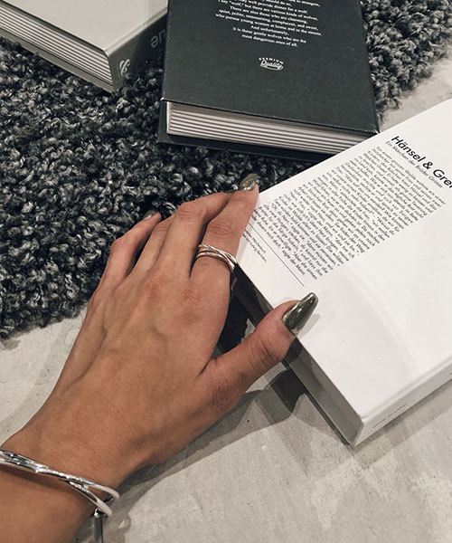 TRUNC（トランクエイティーエイト）の「Two Lines Bangle（バングル/リストバンド・レディース・シルバー・FREE）」の3枚目の写真